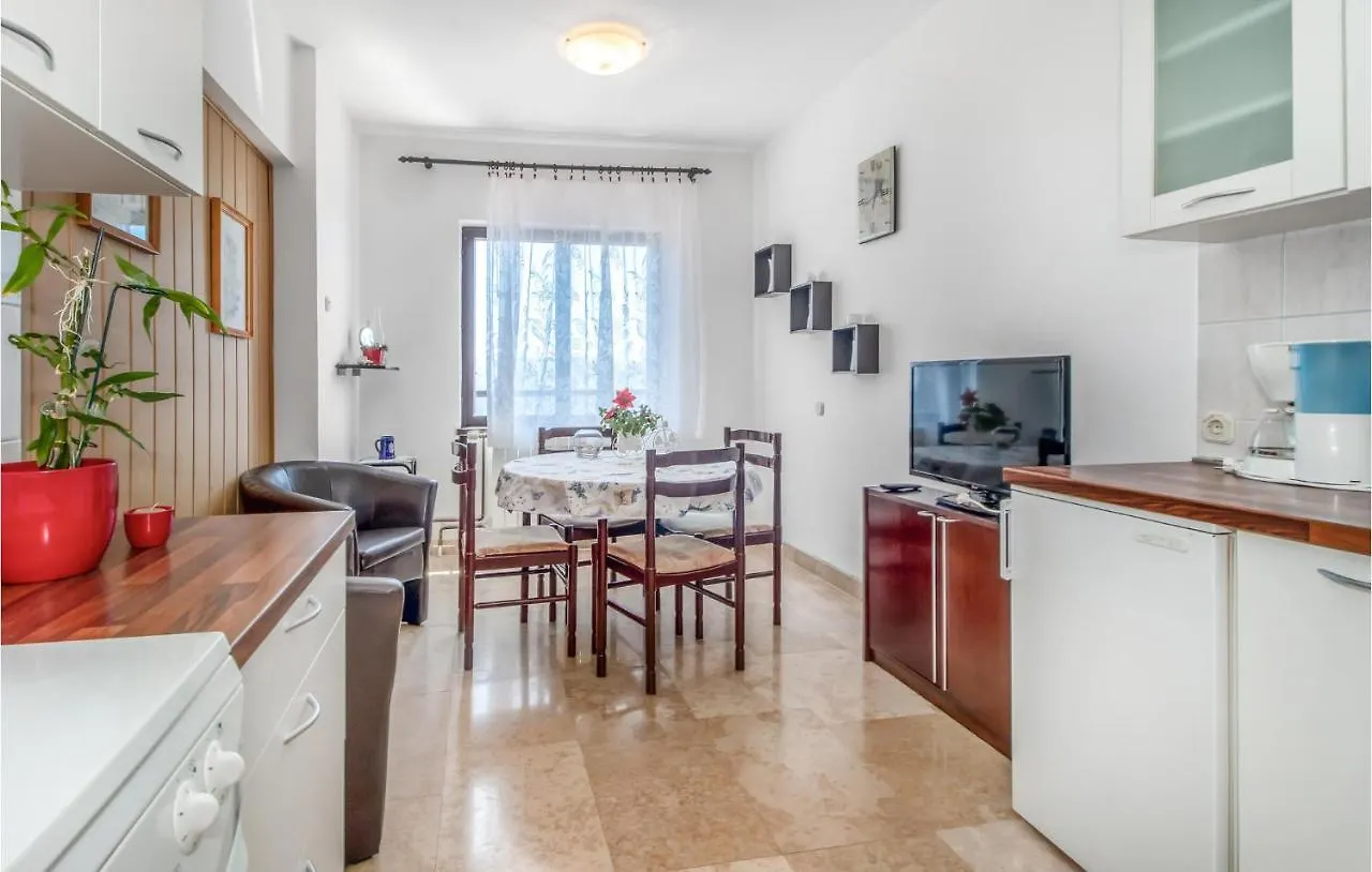 Lovely Apartment In Novi Vinodolski With Kitchen