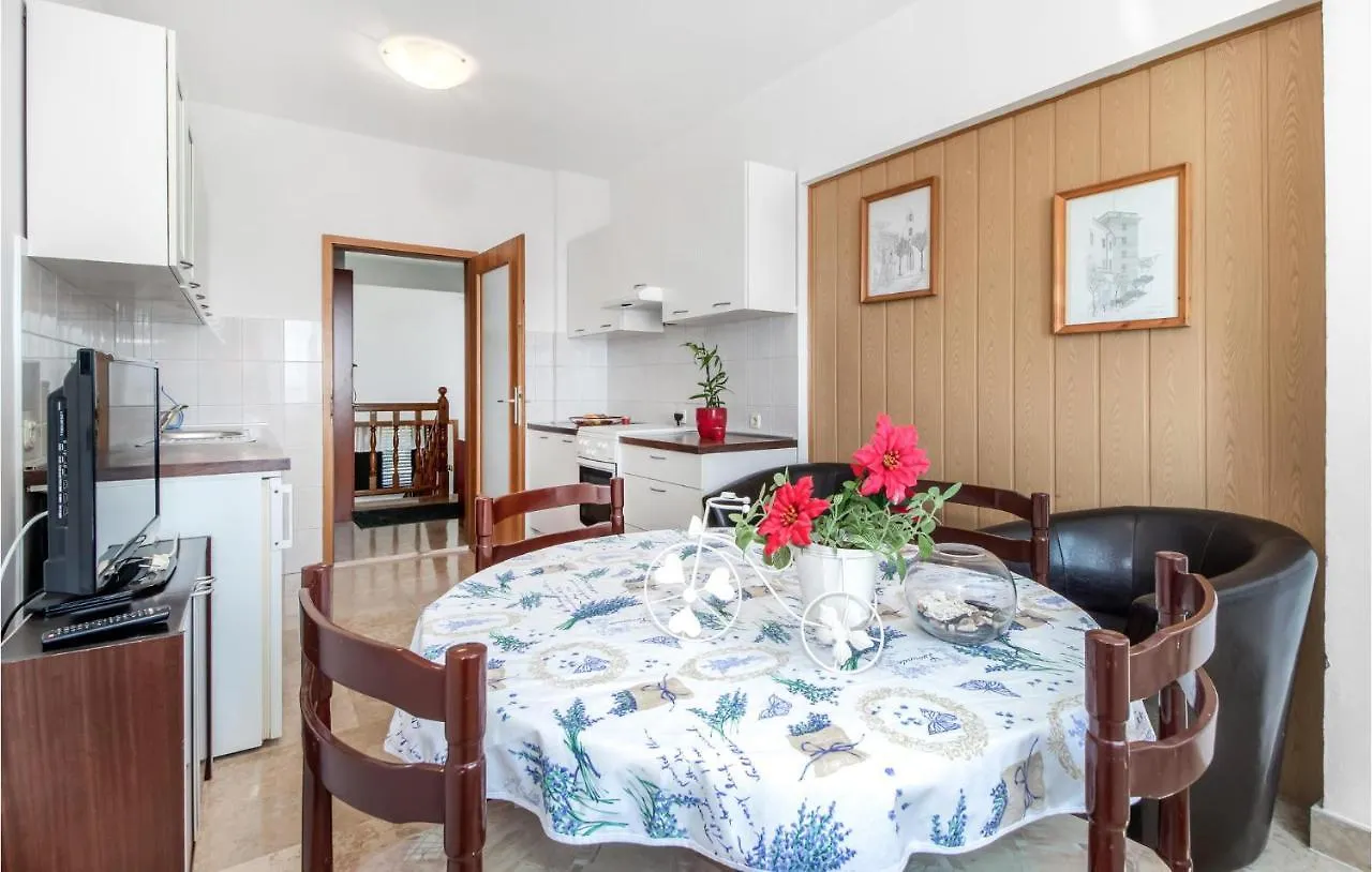 Lovely Apartment In Novi Vinodolski With Kitchen