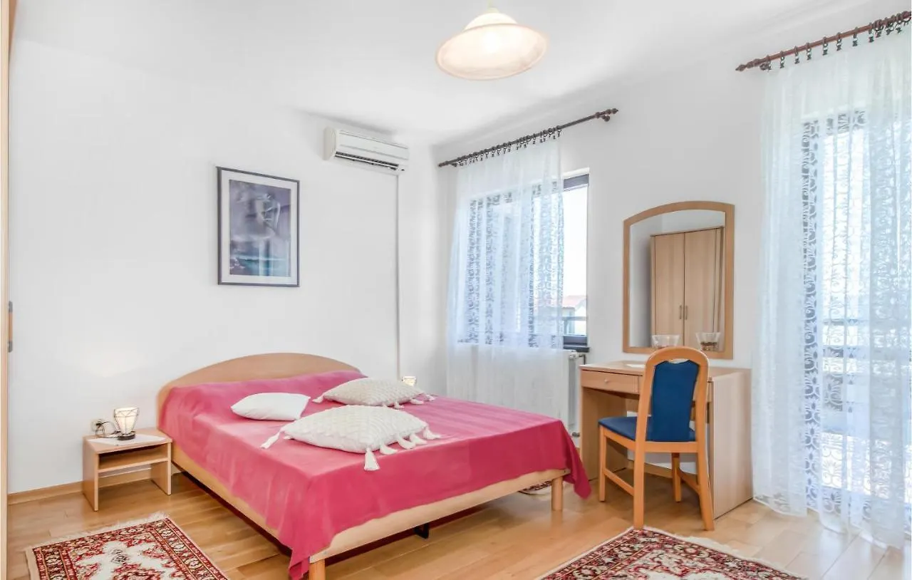 Lovely Apartment In Novi Vinodolski With Kitchen
